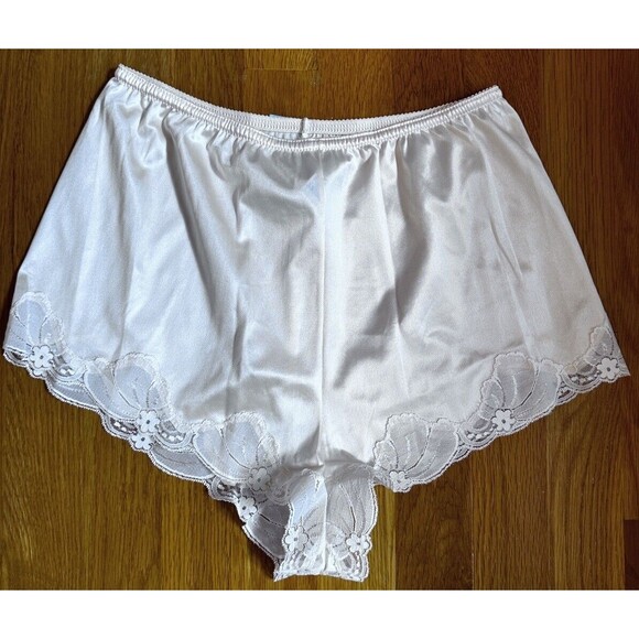 Vintage Maidenform Chantilly Satin Lace Hi Cut Tap Panty Sz 5 sm Champagne New
